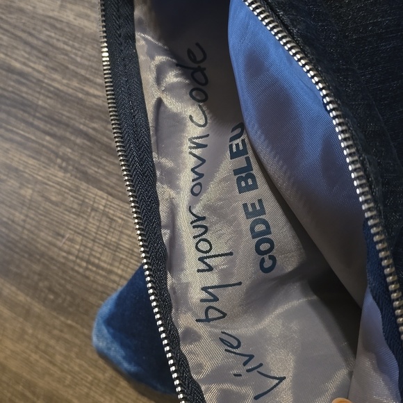 Code Blue Pouch - Picture 5 of 5